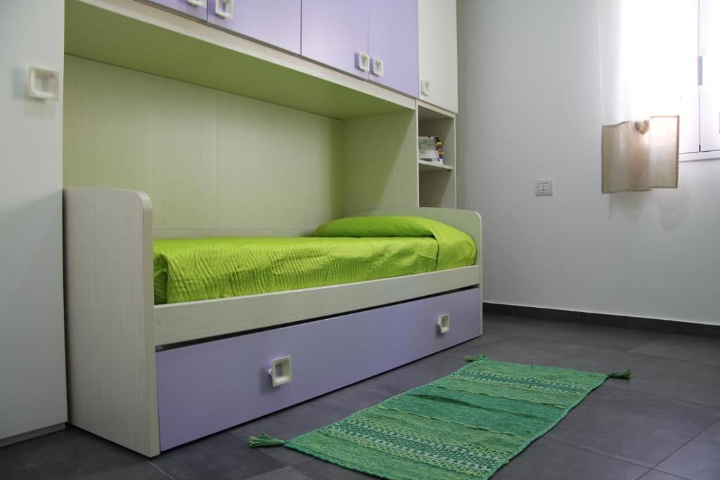 Postel nebo postele na pokoji v ubytování How Beach,modern apartment close to the beach,WiFi