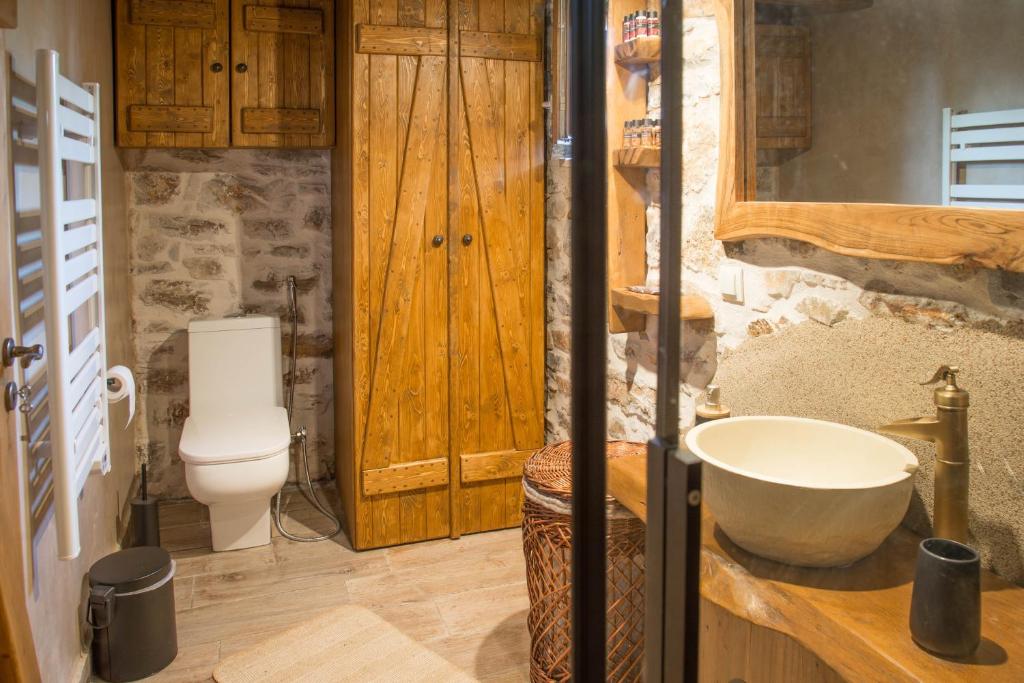 Łazienka w obiekcie Karyoupolis Lounge Cave House
