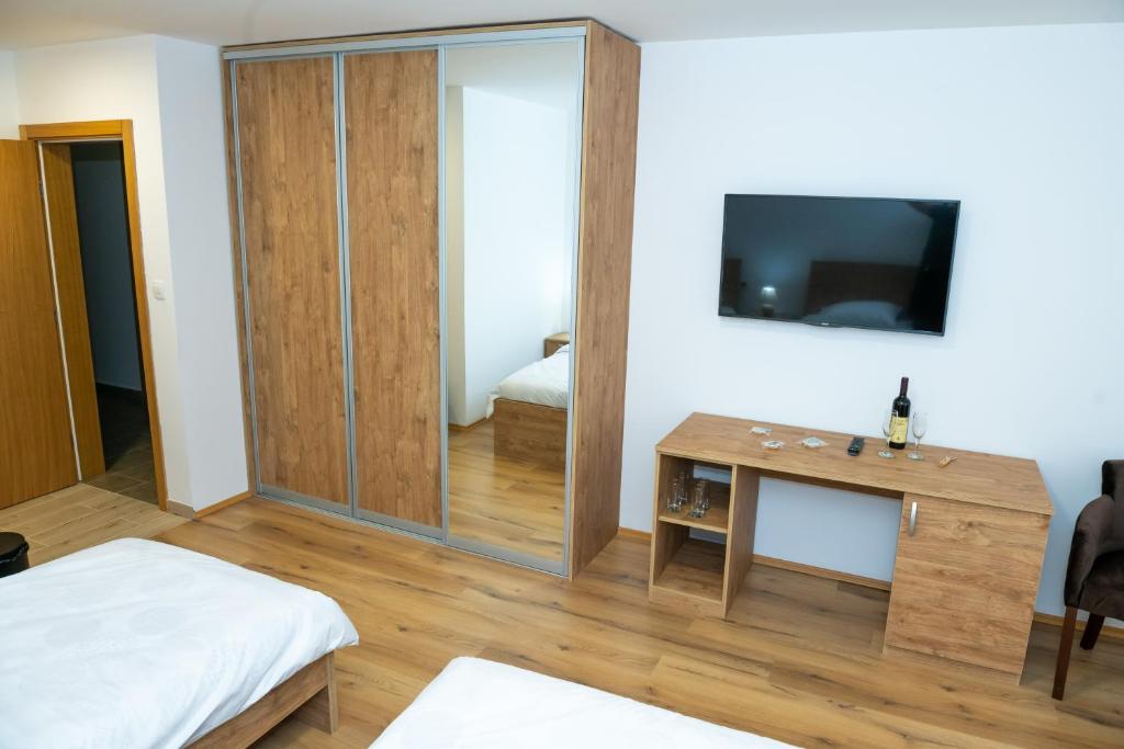Televiisor ja/või meelelahutuskeskus majutusasutuses Guest House Alte