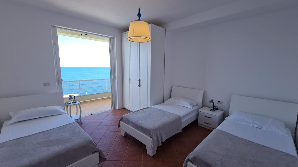 Sarande Barracuda View Apartment - Image 2