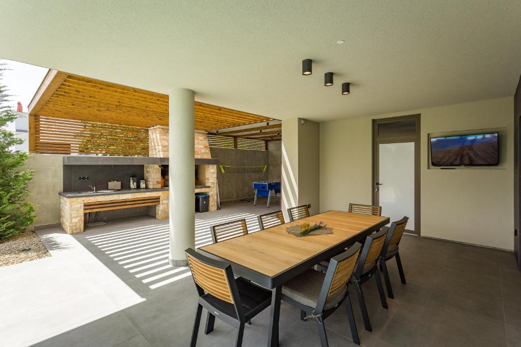 Kuchyňa alebo kuchynka v ubytovaní luxury Villa One Way