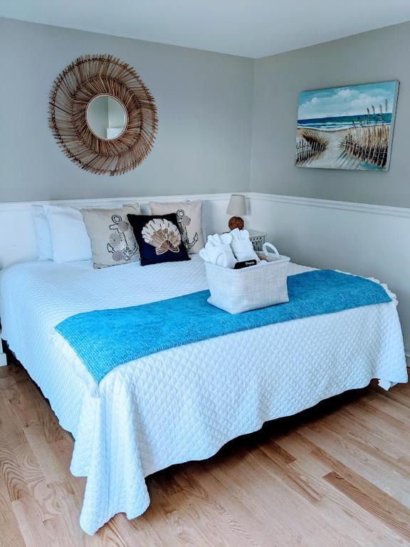 Allen Harbor Rentals - Room King Con Balcón