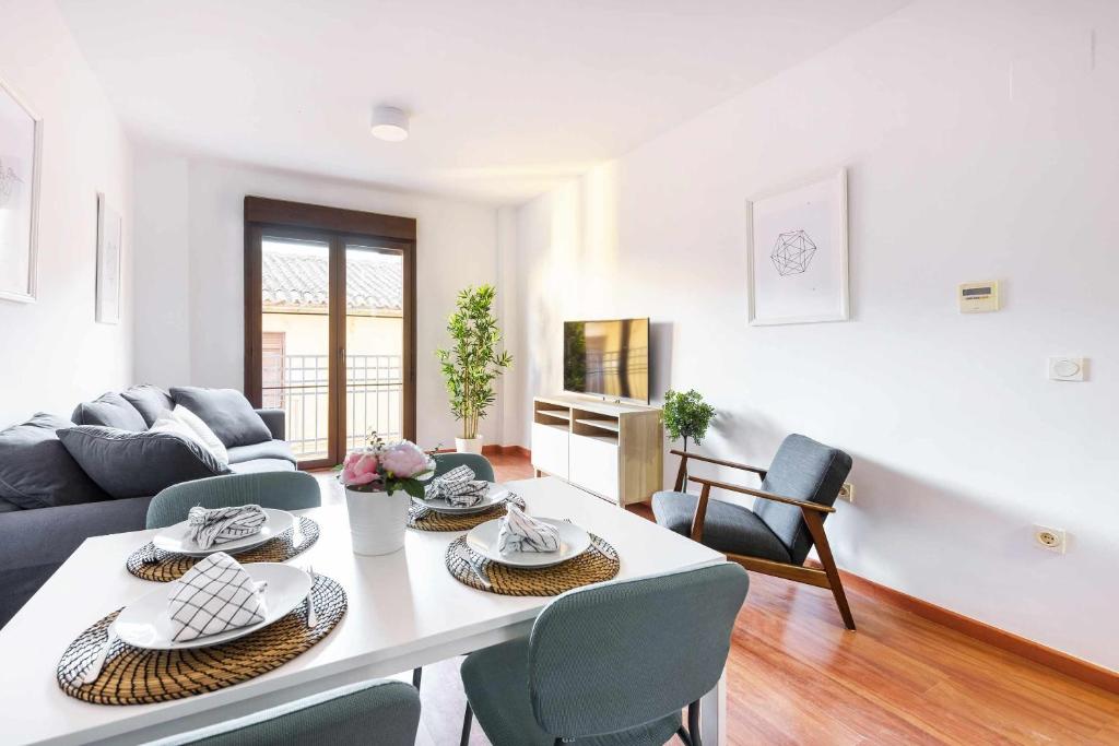 Rosaleda 13 con parking incluido by Pineapple Homes