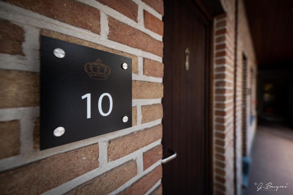 Certifikát, hodnocení, plakát nebo jiný dokument vystavený v ubytování La Reine Hôtel & Restaurant