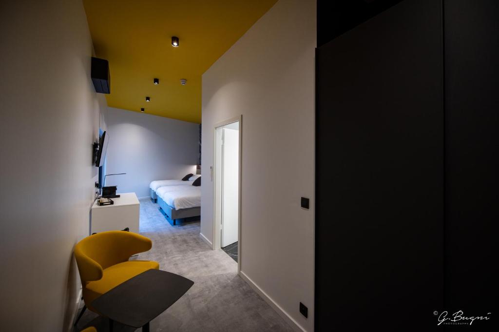 Postel nebo postele na pokoji v ubytování La Reine Hôtel & Restaurant