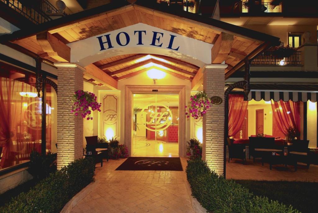 Budova, kde se hotel nachází