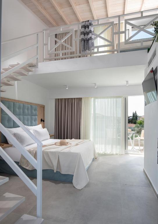Postel nebo postele na pokoji v ubytování Hanioti Central Hotel
