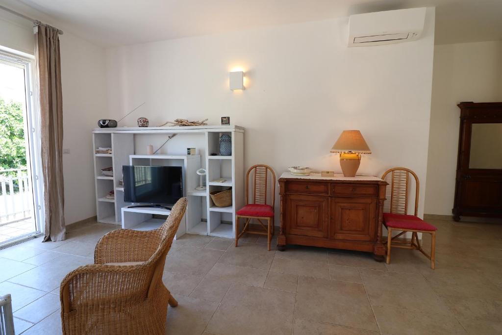 Telewizja i/lub zestaw kina domowego w obiekcie Casa Paola Otranto