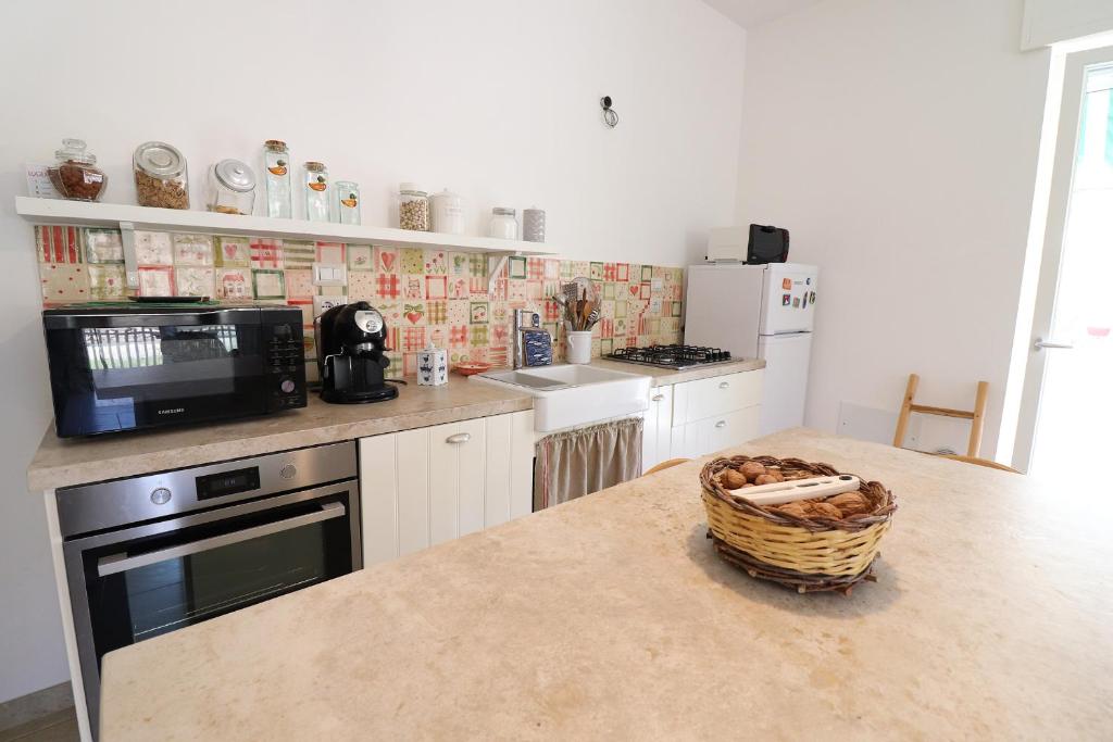 Kuchnia lub aneks kuchenny w obiekcie Casa Paola Otranto