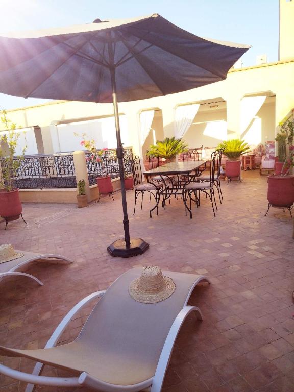 Restaurace v ubytování Riad El Arco ROOFTOP POOL & Spa