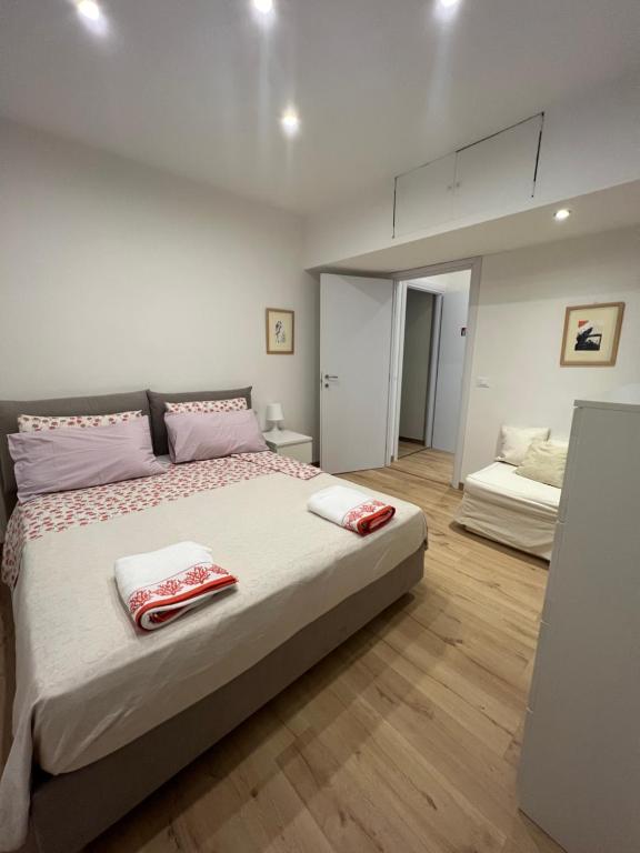 Ліжко або ліжка в номері Alla Scalinata del Teatro Rossetti confort suites