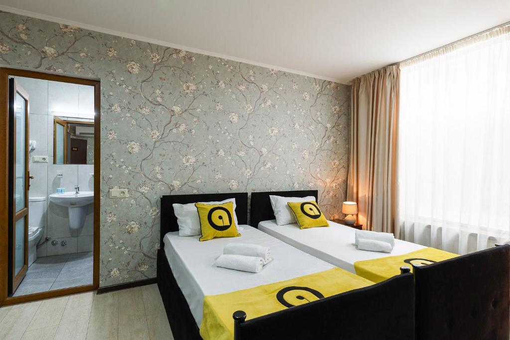 Postel nebo postele na pokoji v ubytování Aura Plaza Hotel