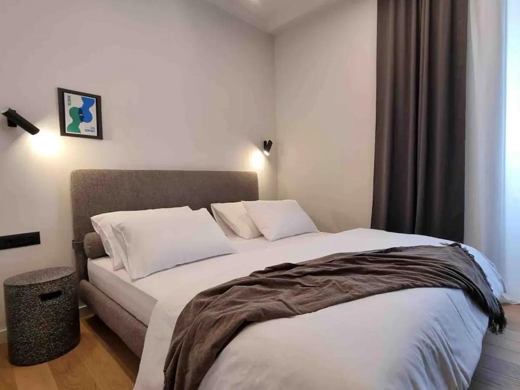 Postel nebo postele na pokoji v ubytování MAROEN Lux Studio and Apartment Old Town