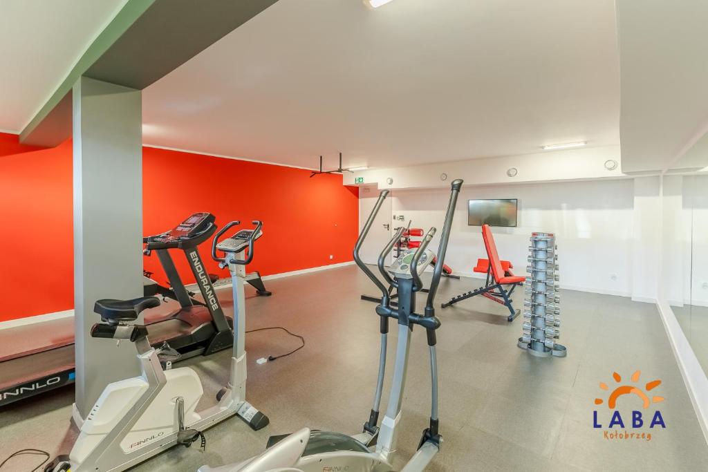 Posilňovňa alebo fitness centrum v ubytovaní LABA Kołobrzeg Bliżej Morza