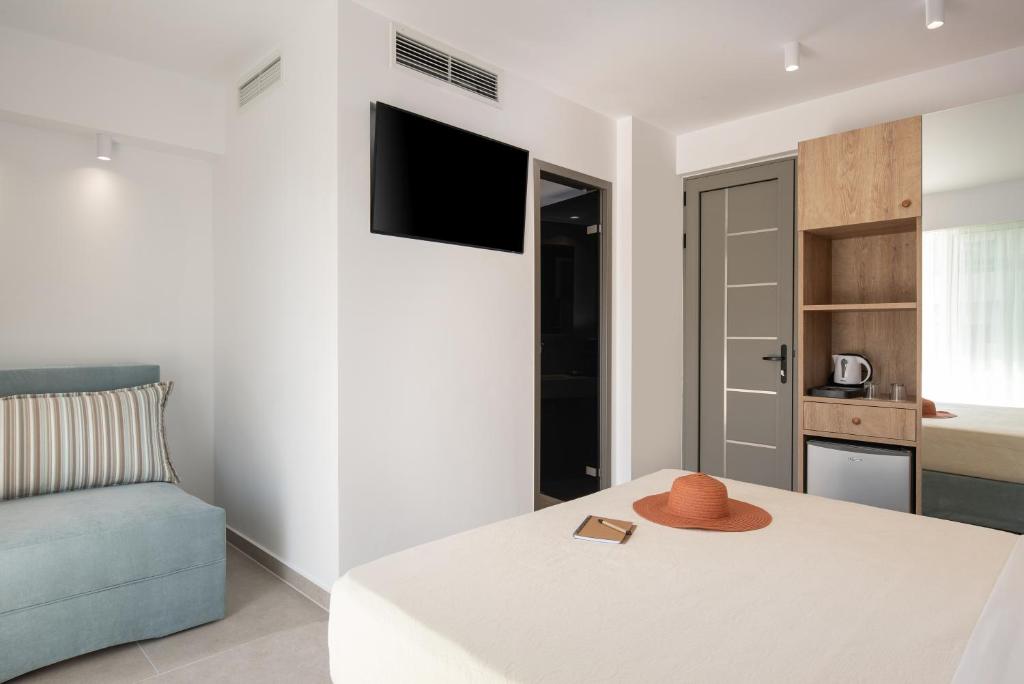Postel nebo postele na pokoji v ubytování Hanioti Central Hotel