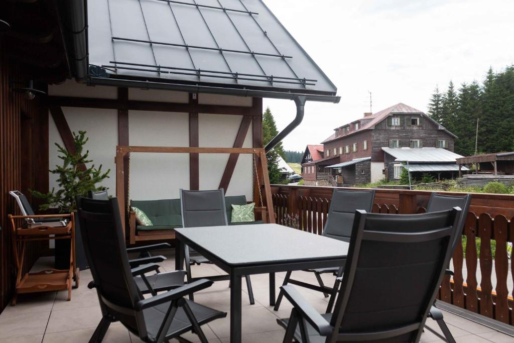 Balkón nebo terasa v ubytování Wellness Apartmán Pila Kvilda
