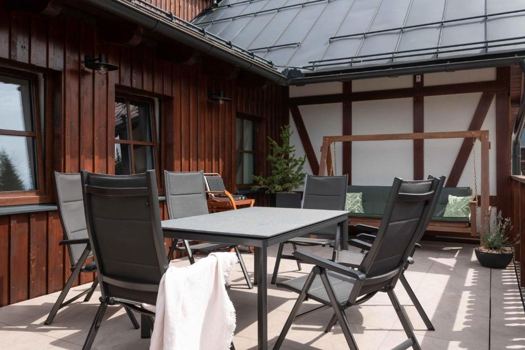 Patio nebo venkovní prostory v ubytování Wellness Apartmán Pila Kvilda