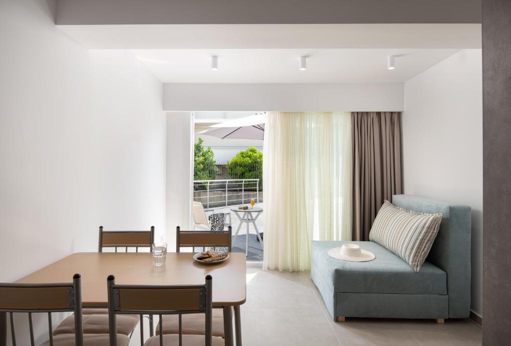 Posezení v ubytování Hanioti Central Hotel