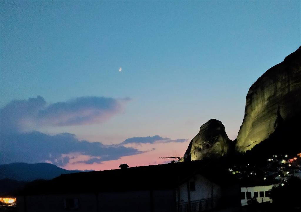 A general mountain view or a mountain view taken from Az apartmant