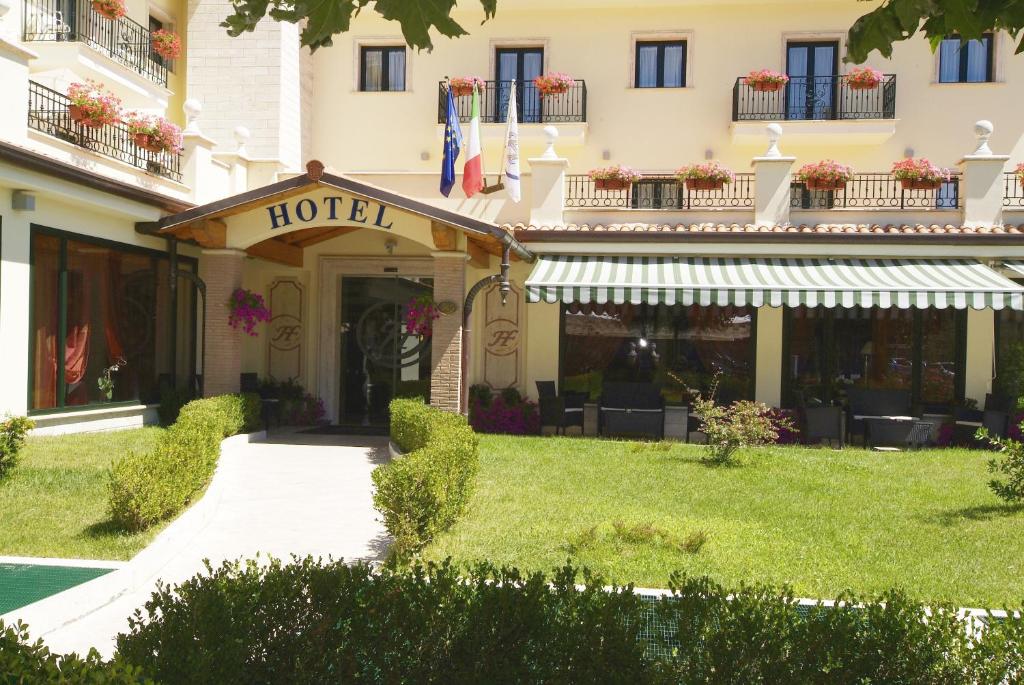 Budova, kde se hotel nachází