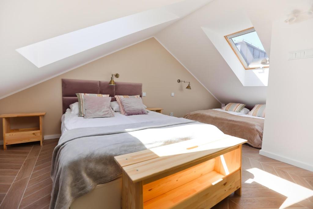 Posteľ alebo postele v izbe v ubytovaní M&K Apartamenty Sailors Golden Yacht, Gdańsk - Wyspa Sobieszewska