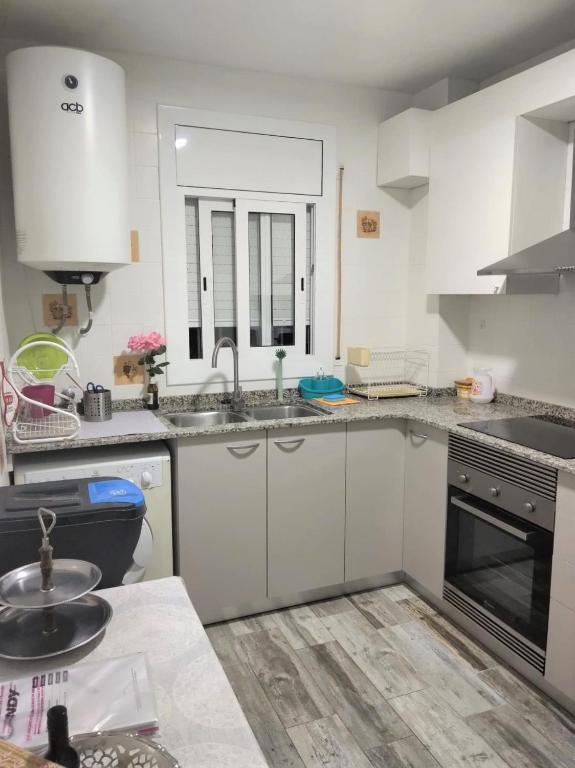 Kuchyň nebo kuchyňský kout v ubytování Apartament ca l'Irene