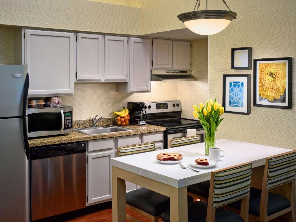 Sonesta Simply Suites Cleveland Westlake - Suite Loft 2 Chambres Avec Cheminée