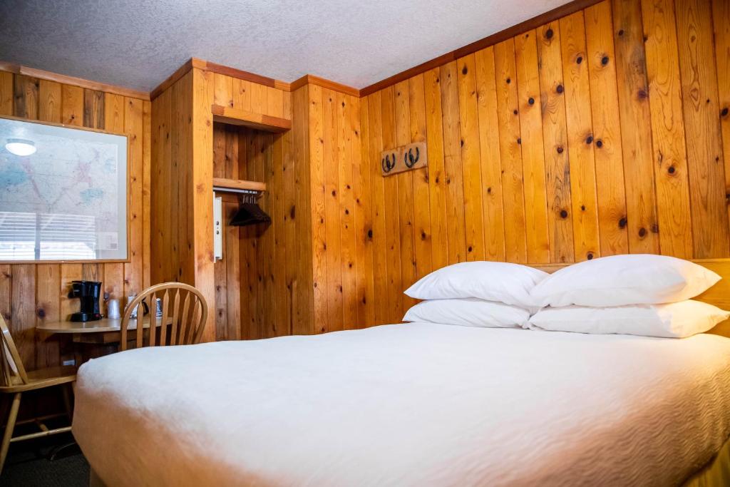 Letto o letti in una camera di Red Stone Inn