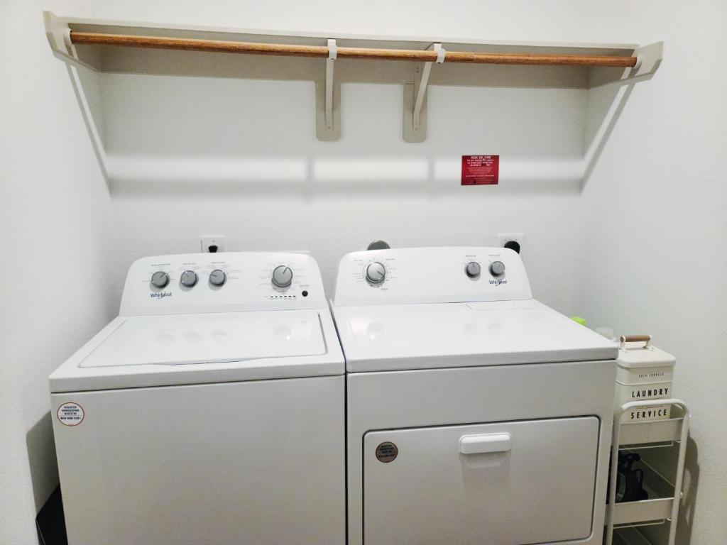 Shared Modern Smart Home Near NRG Stadium and Medical Centers - Housity