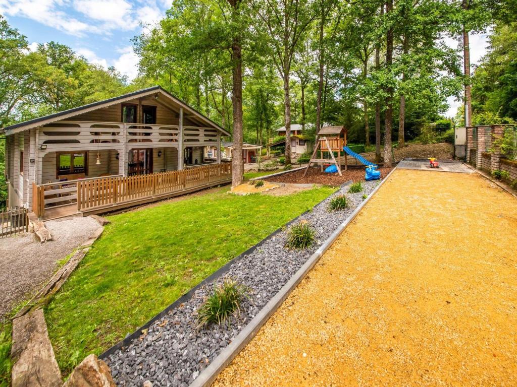 Zahrada ubytování Chalet in Ardennes near Durbuy with Sauna