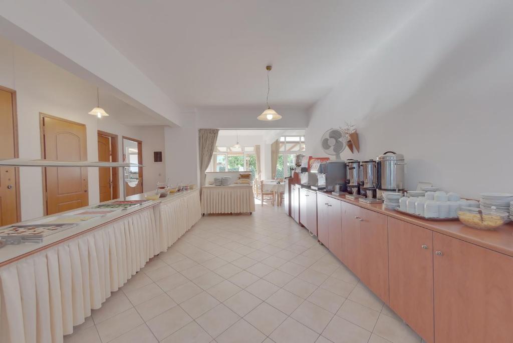 Kuchyň nebo kuchyňský kout v ubytování Marirena Hotel