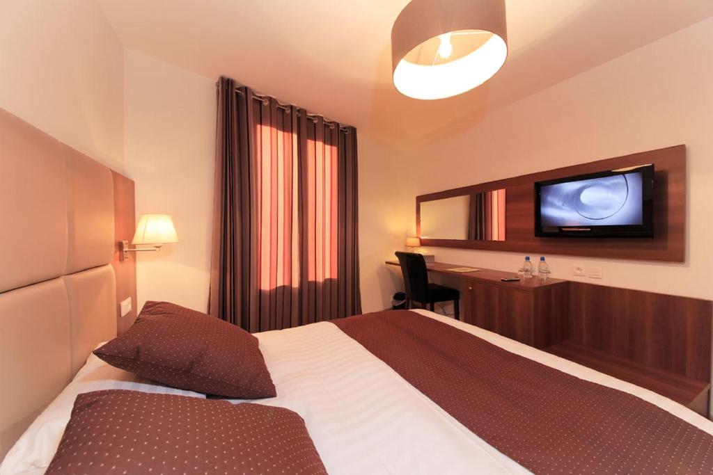 Postel nebo postele na pokoji v ubytování Logis Hotel Cara Sol