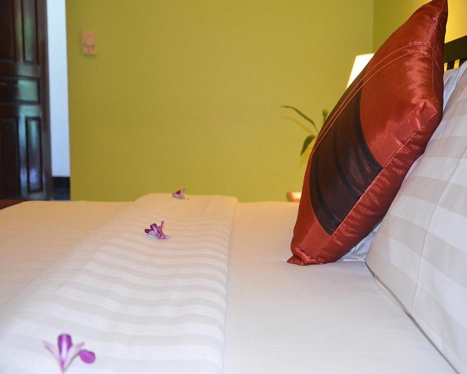 Postel nebo postele na pokoji v ubytování Parklane Hotel