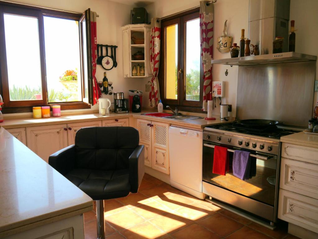 Kuchyň nebo kuchyňský kout v ubytování Villa Miramar