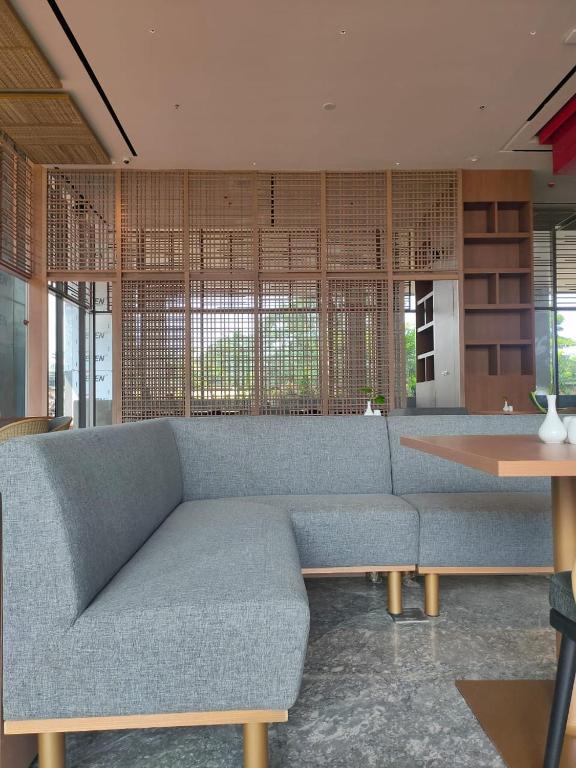 Posezení v ubytování Ra Suites Simatupang