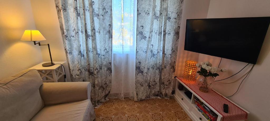 Telewizja i/lub zestaw kina domowego w obiekcie La Pergola