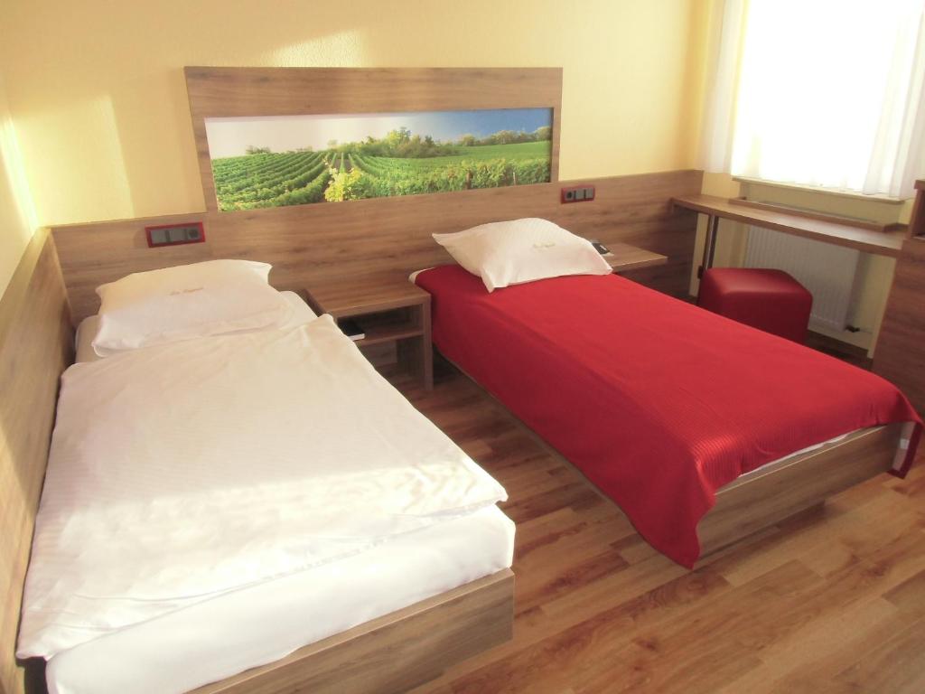 Postel nebo postele na pokoji v ubytování Hotel-Gasthof Zum Freigericht