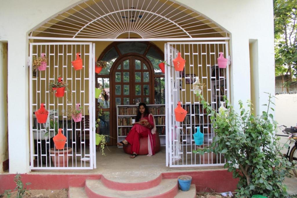 Hosté ubytování "Priyadarshi Villa" Free pickup in ac car from Jasidih Railway station or Deoghar Airport