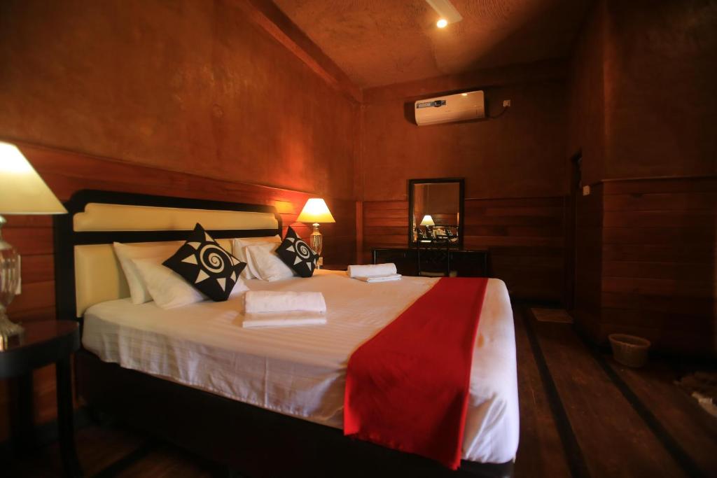 Postel nebo postele na pokoji v ubytování Jungle Hut Resort Sigiriya