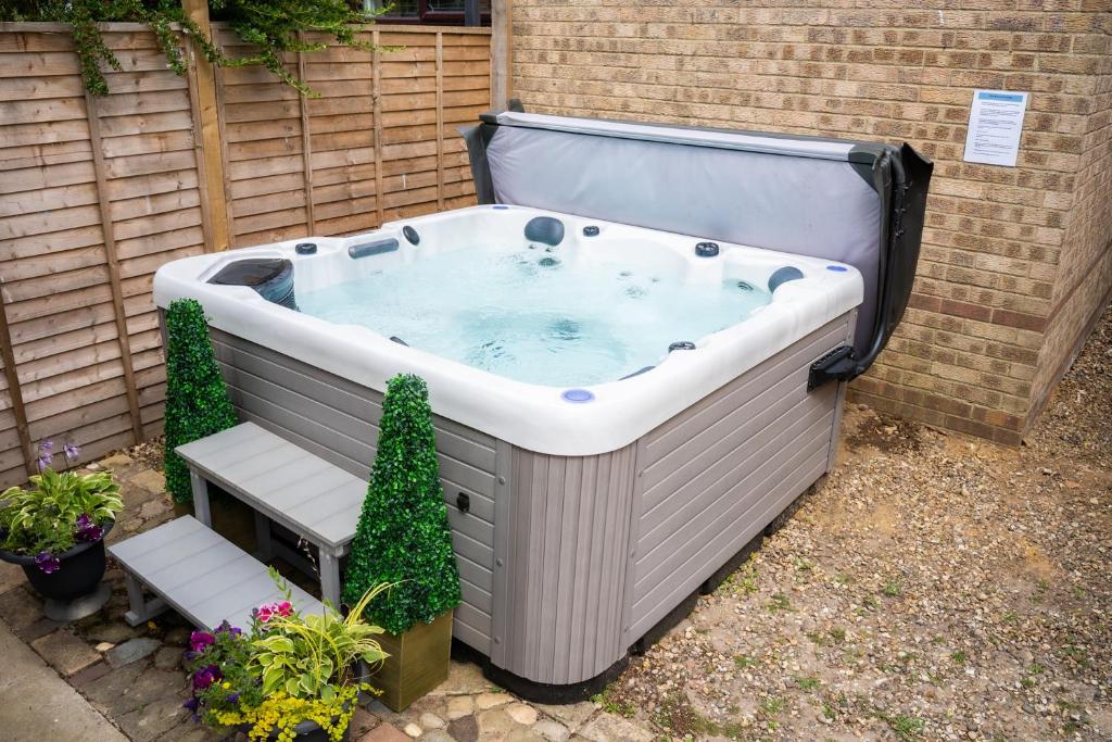 a jacuzzi tub sitting next to a building at Burgess Beach House in Caister-on-Sea