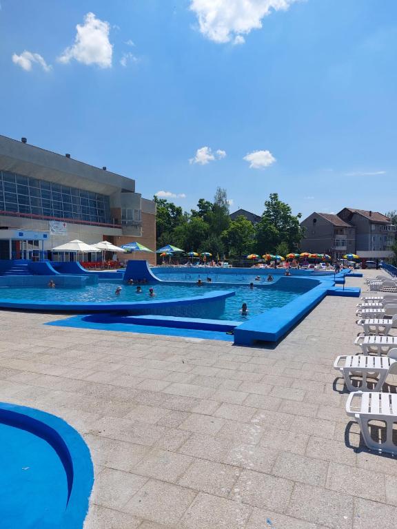 Bazén v ubytování Hotel Muncel Băile Felix nebo v jeho okolí