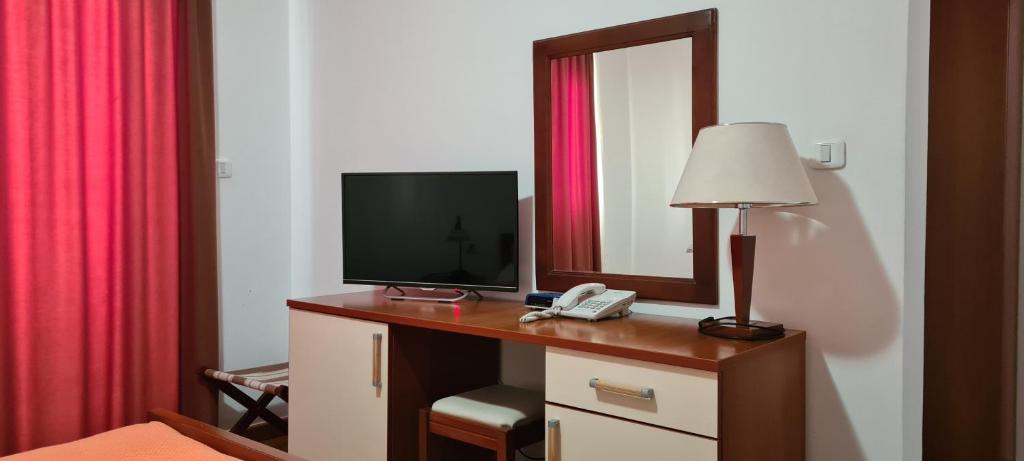 TV a/nebo společenská místnost v ubytování Hotel Fineso