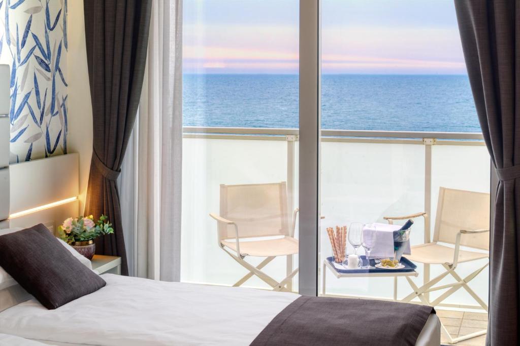Nespecifikovaný výhled na moře nebo výhled na moře při pohledu z hotelu