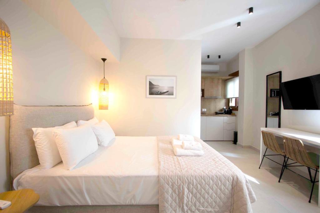 A bed or beds in a room at Palm Residences