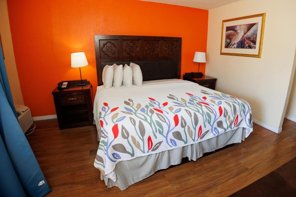 Garnet Inn & Suites, Orlando - 王室