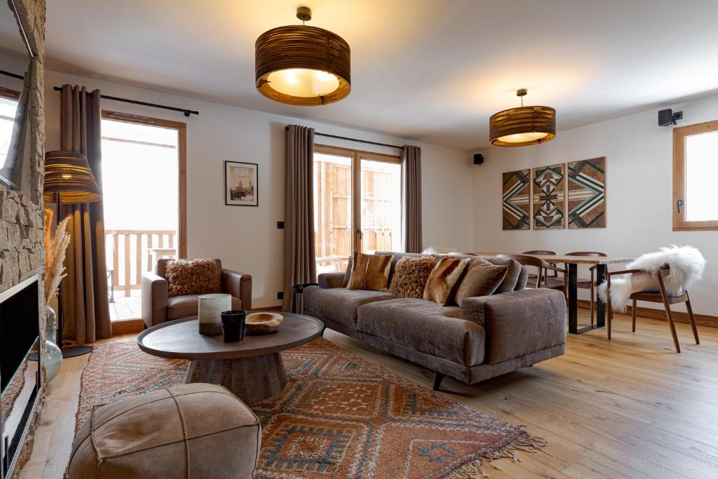 a living room with a couch and a table at Apache_Coudriers in Megève