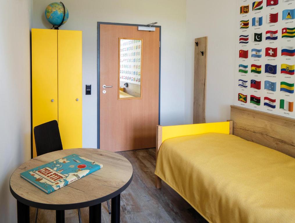 
Twin Room with Shared Bathroom
