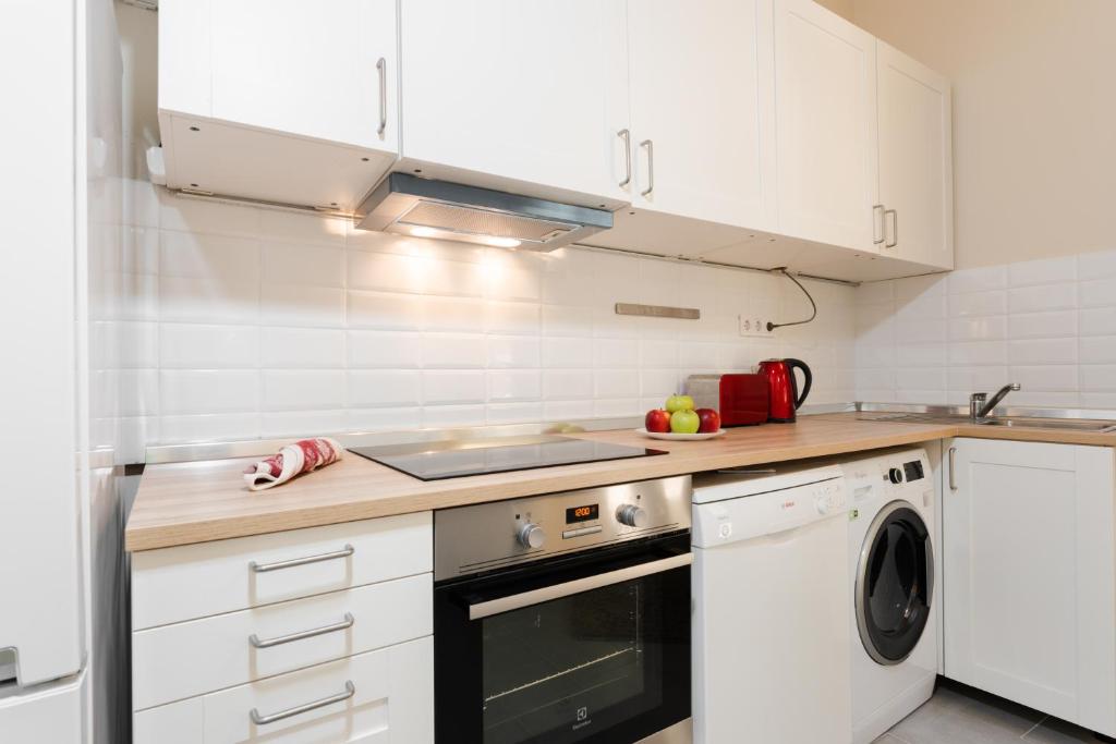 Kuchyňa alebo kuchynka v ubytovaní Downtown Greenie Home