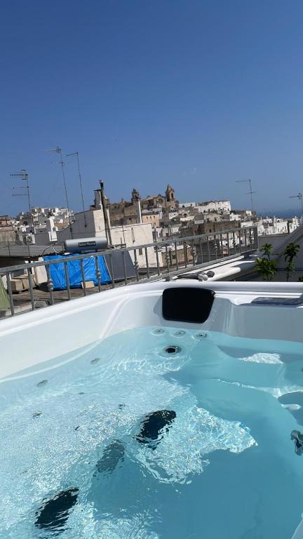 Bazén v ubytování 21mq Suite Homes Ostuni nebo v jeho okolí