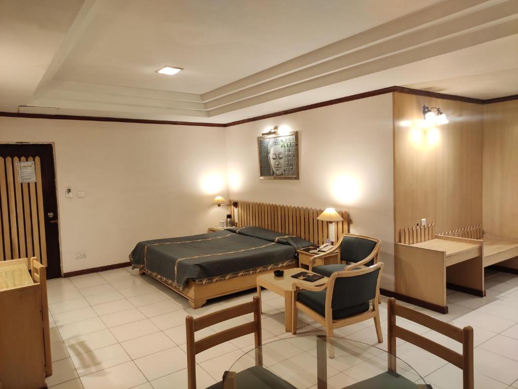 Postel nebo postele na pokoji v ubytování Shingar Regency